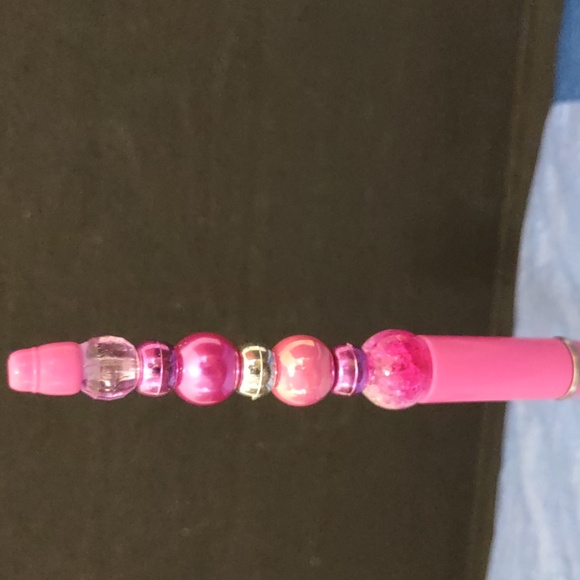 HANDMADE BEADED PENS COLOR HOT PINK TOPPER IS REMOVABLE GREAT GIFT - Picture 4 of 5